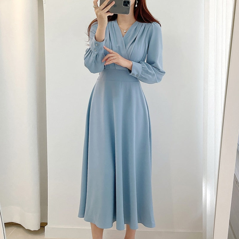 Stylish A-Line Dress Featuring V-Neck and Puff Sleeves