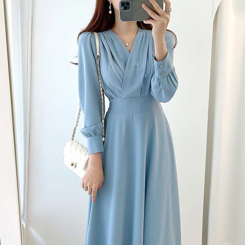 Stylish A-Line Dress Featuring V-Neck and Puff Sleeves
