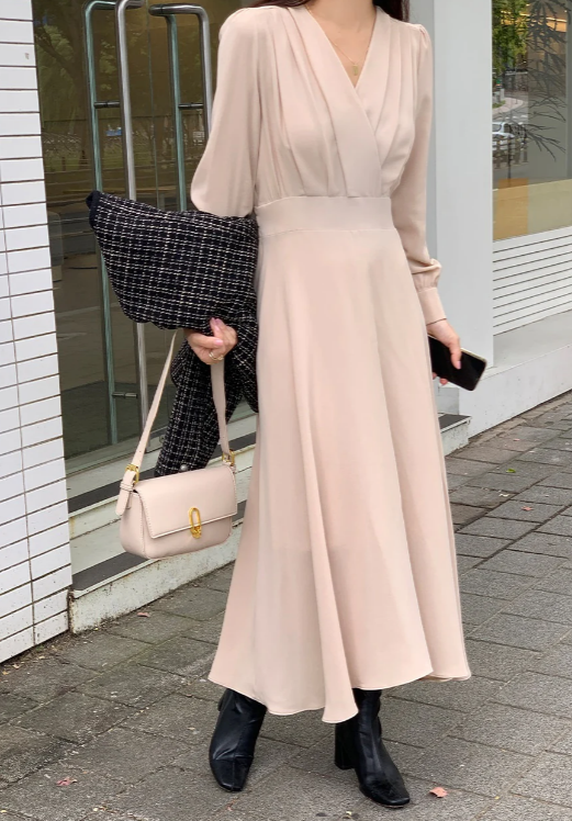 Stylish A-Line Dress Featuring V-Neck and Puff Sleeves